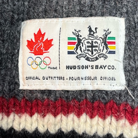 🇨🇦 HBC Vancouver 2010 Winter Olympics Lambswool sweater. Boys 14/16 EUC - Picture 6 of 7